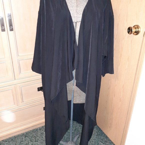 The lularoe Shirley cover size large